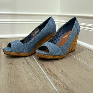 NWOT TOMS chambray wedges